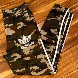 Camo ankle workout pants